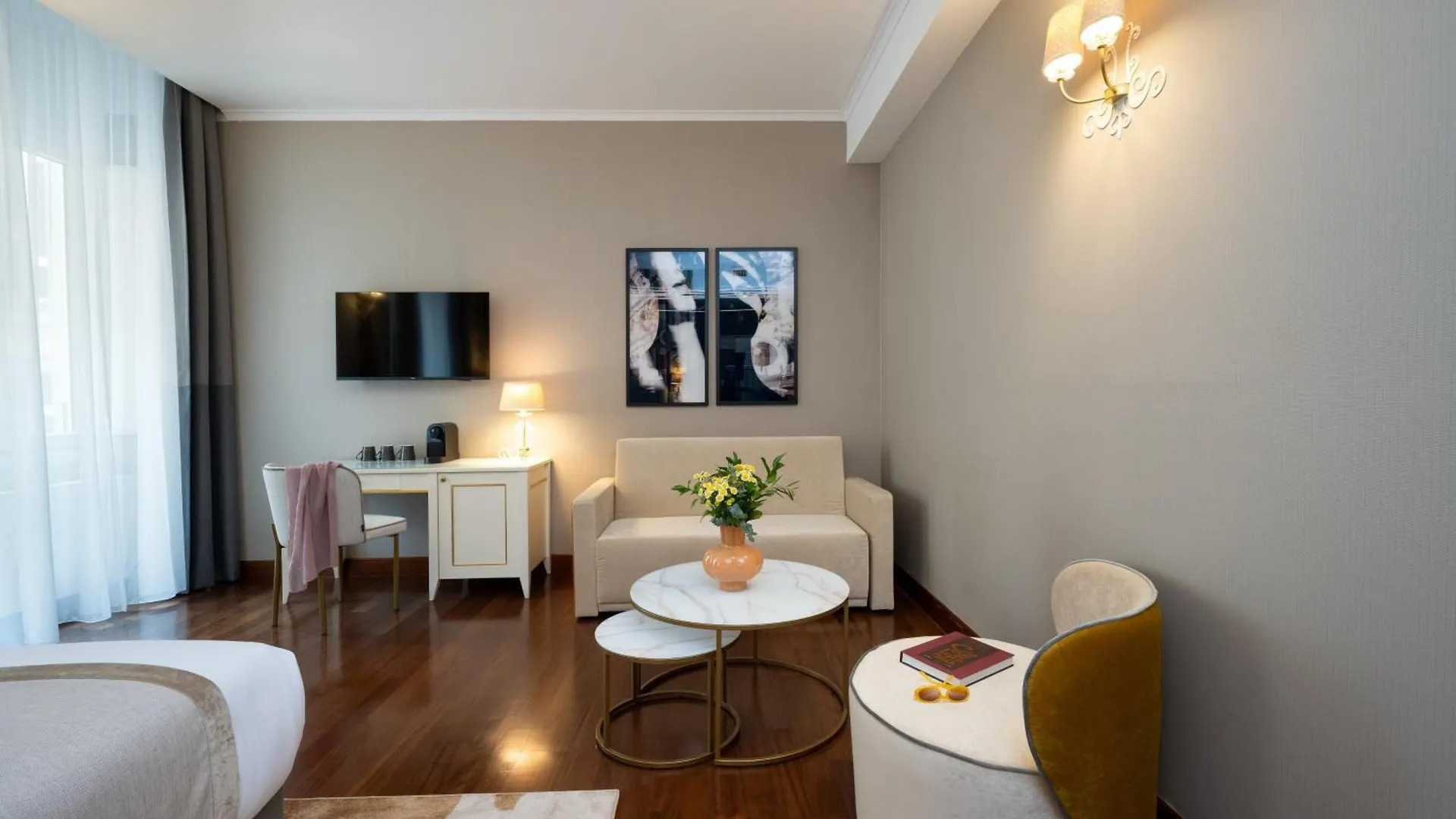 Leonardo Boutique Hotel Rome Monti 4*,